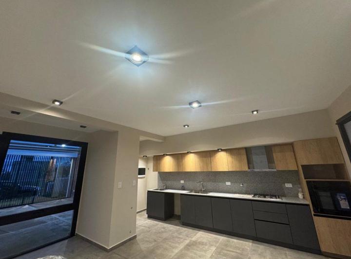 Casa · 180m² · 5 Ambientes · 2 Cocheras