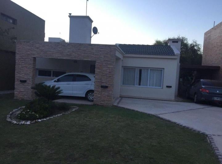 Casa · 130m² · 4 Ambientes · 2 Cocheras