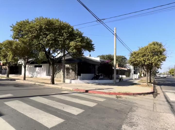 Casa · 220m² · 6 Ambientes · 2 Cocheras