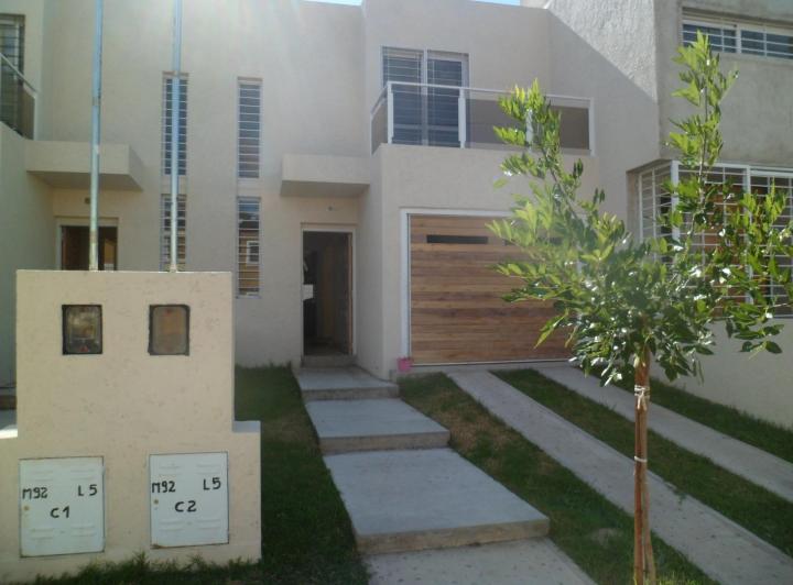 Casa · 100m² · 2 Ambientes · 1 Cochera