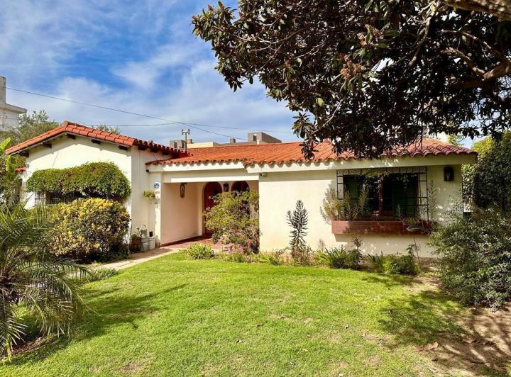 Casa · 322m² · 5 Ambientes · 2 Cocheras