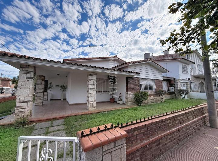 Casa · 444m² · 6 Ambientes · 1 Cochera