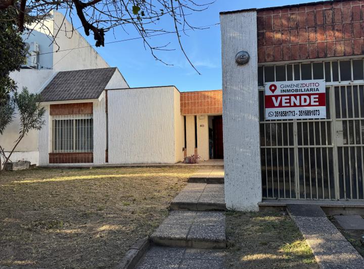 Casa · 160m² · 4 Dormitorios · 1 Cochera