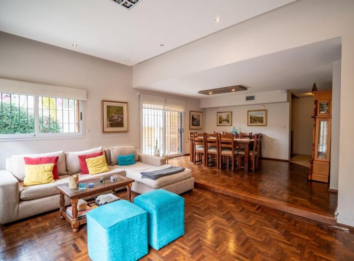 Casa · 454m² · 8 Ambientes · 2 Cocheras