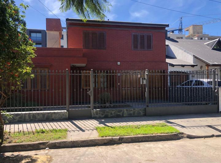Casa · 200m² · 4 Ambientes · 1 Cochera