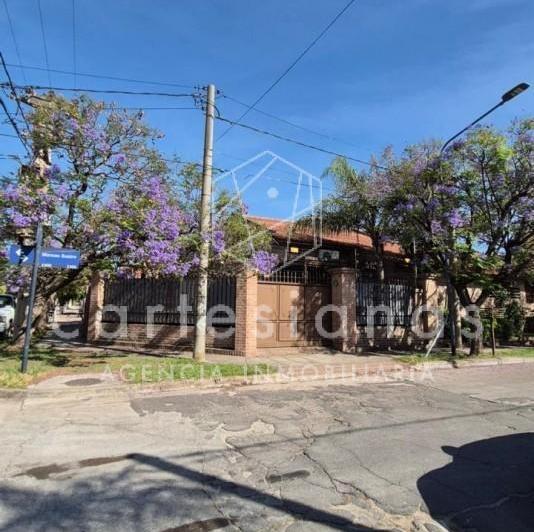Casa · 185m² · 8 Ambientes · 2 Cocheras