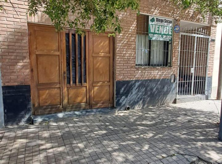 Casa · 122m² · 10 Ambientes · 1 Cochera