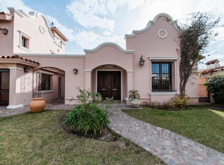 Casa · 484m² · 5 Ambientes · 2 Cocheras