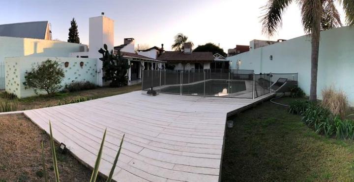 Casa · 400m² · 4 Ambientes · 3 Cocheras