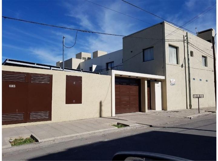 Casa · 160m² · 4 Ambientes · 2 Cocheras
