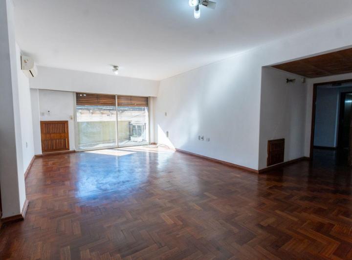 Departamento · 200m² · 8 Ambientes · 1 Cochera