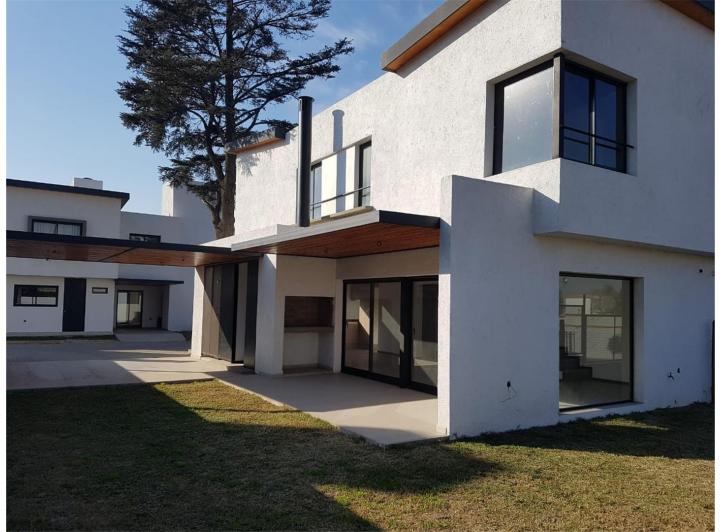 Casa · 150m² · 4 Ambientes · 1 Cochera