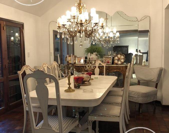 Casa · 320m² · 4 Dormitorios · 3 Cocheras