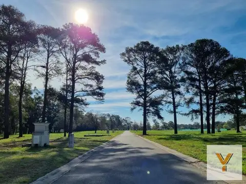 Terreno en Venta en Los Pinares Country Club, Countries y Barrios Cerrados en Exaltacion de la Cruz