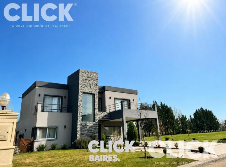 Casa · 225m² · 4 Ambientes · 2 Cocheras