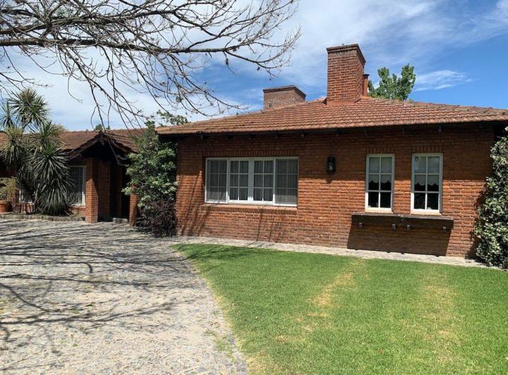 Casa · 320m² · 6 Ambientes · 2 Cocheras