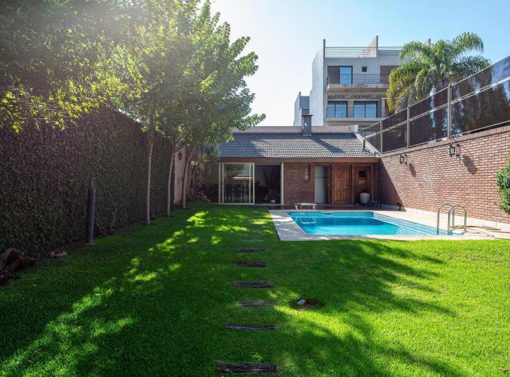 Casa · 420m² · 7 Ambientes · 2 Cocheras