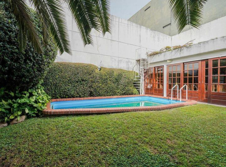 Casa · 422m² · 5 Ambientes · 4 Cocheras