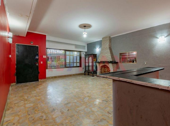Casa · 371m² · 6 Ambientes · 1 Cochera