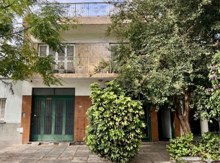 Casa · 250m² · 5 Ambientes · 3 Cocheras