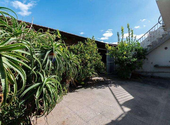 Casa · 243m² · 8 Ambientes · 1 Cochera