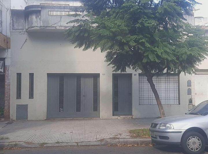 Casa · 230m² · 5 Ambientes · 2 Cocheras