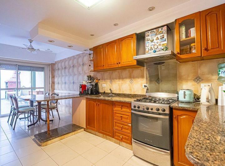 Casa · 220m² · 4 Ambientes · 1 Cochera