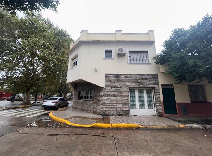Casa · 160m² · 5 Ambientes · 1 Cochera