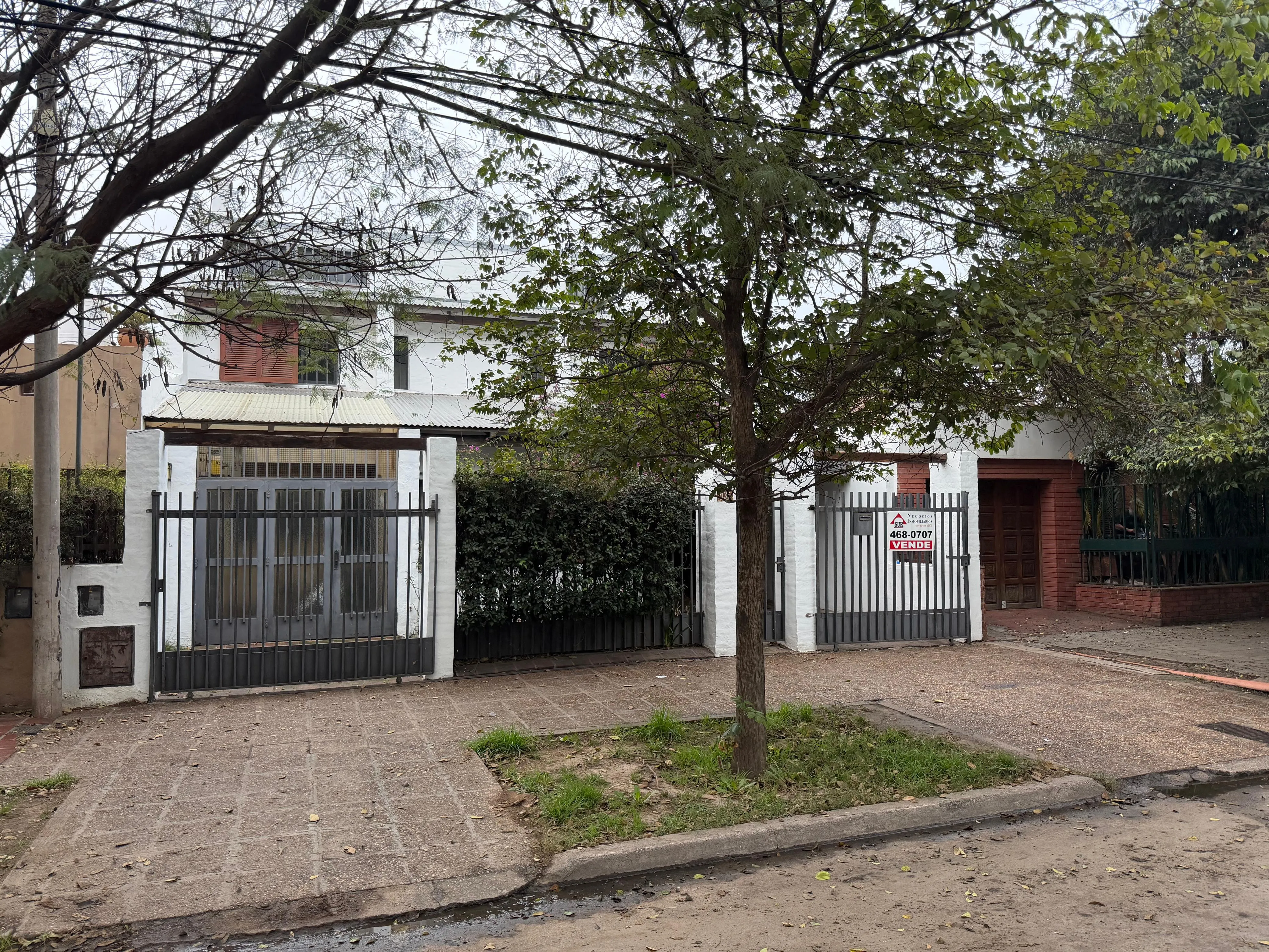 GRAN PROPIEDAD CON PILETA, DE 45 DORMITORIOS.