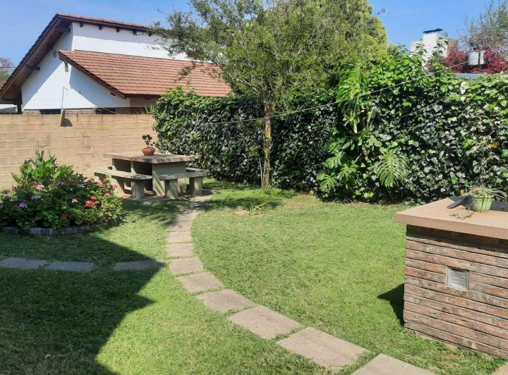 Casa · 254m² · 3 Ambientes · 1 Cochera