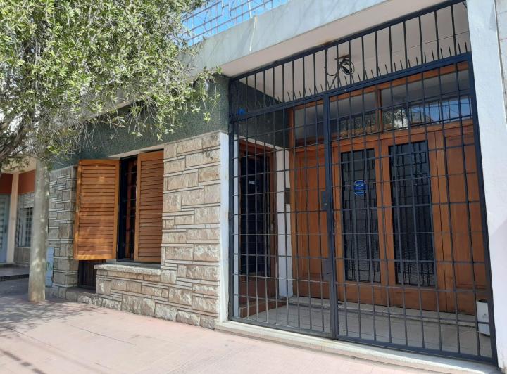 Casa · 180m² · 6 Ambientes · 1 Cochera