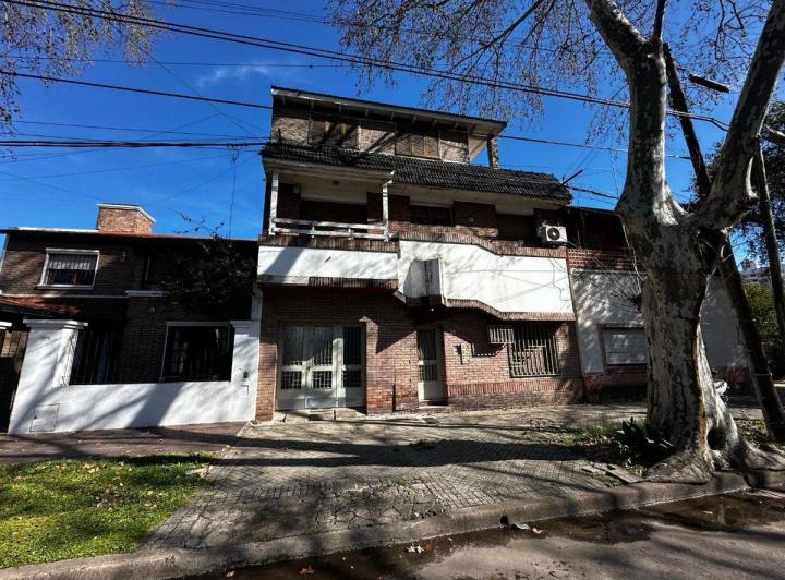 Casa · 233m² · 4 Ambientes · 1 Cochera