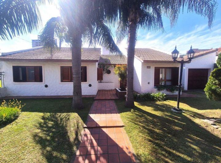 Casa · 188m² · 4 Ambientes · 1 Cochera