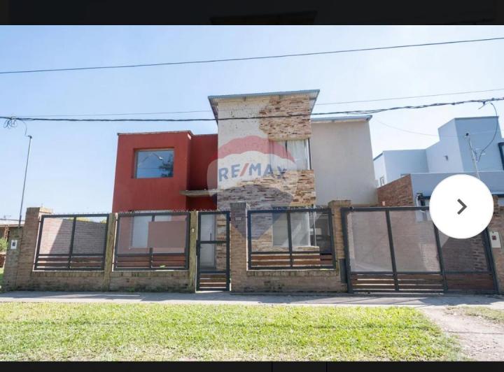 Casa · 400m² · 6 Ambientes · 2 Cocheras