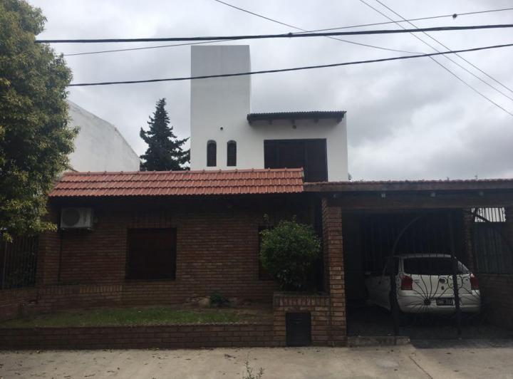 Casa · 190m² · 7 Ambientes · 1 Cochera