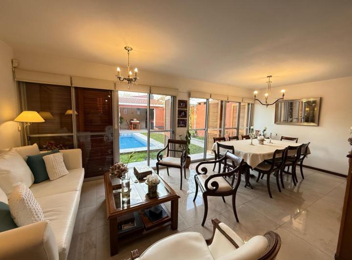 Casa · 170m² · 3 Ambientes · 2 Cocheras