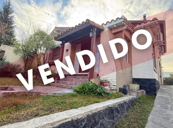 Casa · 260m² · 5 Ambientes · 1 Cochera