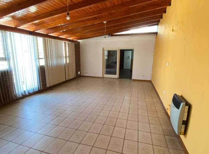 Casa · 100m² · 6 Ambientes · 1 Cochera