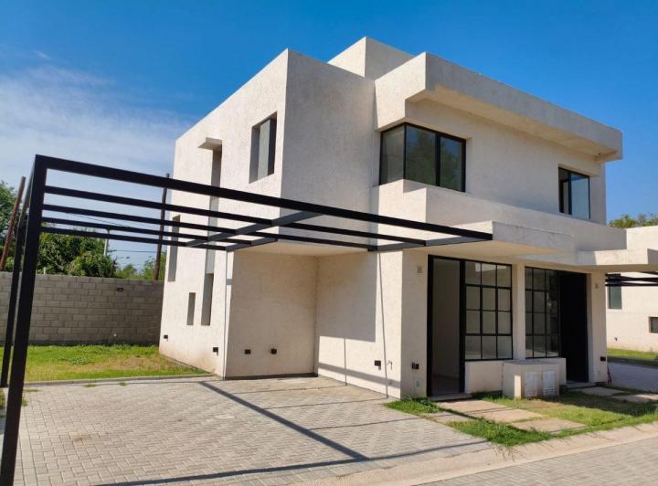 Casa · 74m² · 6 Ambientes · 2 Cocheras