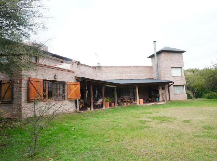 Casa · 351m² · 3 Dormitorios · 2 Cocheras