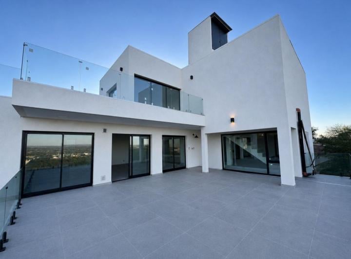 Casa · 1128m² · 3 Dormitorios · 3 Cocheras
