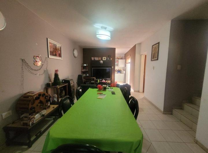 Casa · 90m² · 6 Ambientes · 1 Cochera