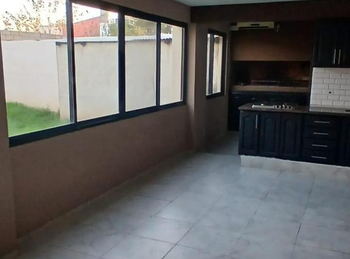 Casa · 1m² · 4 Dormitorios · 1 Cochera