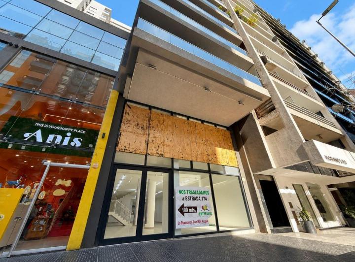 Local comercial · 562m² · 4 Ambientes