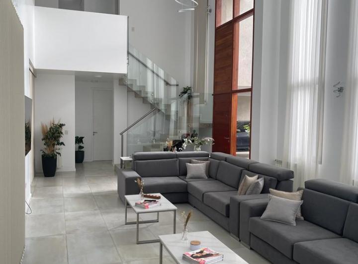 Casa · 500m² · 12 Ambientes · 2 Cocheras