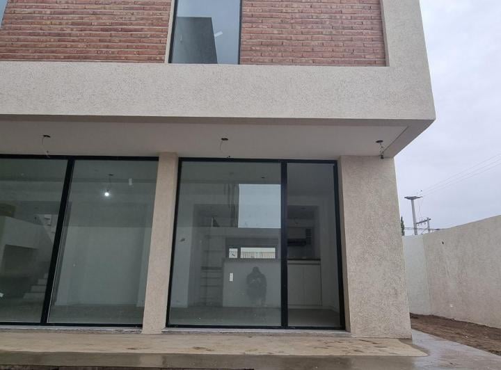 Casa · 135m² · 6 Ambientes · 1 Cochera