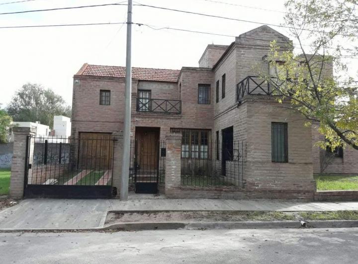Casa · 150m² · 10 Ambientes
