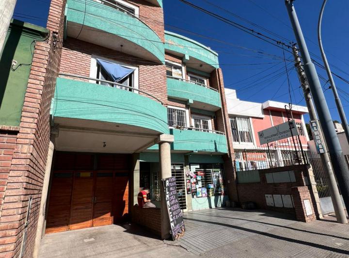 Bodega-Galpón · 180m² · 1 Ambiente · 1 Cochera