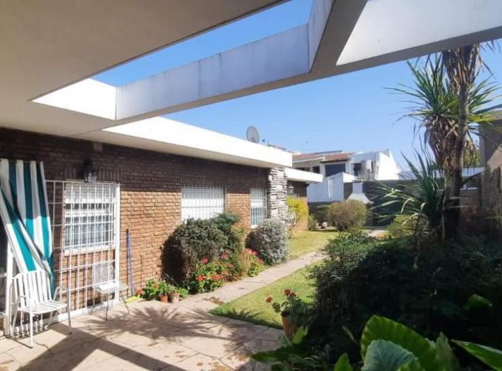 Casa · 202m² · 5 Ambientes · 2 Cocheras