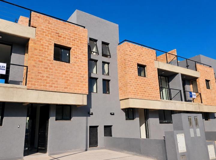 Casa · 150m² · 7 Ambientes · 2 Cocheras